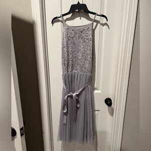 Chic Lace and Tulle Dress in Soft Gray with glitter accents sz large women’s